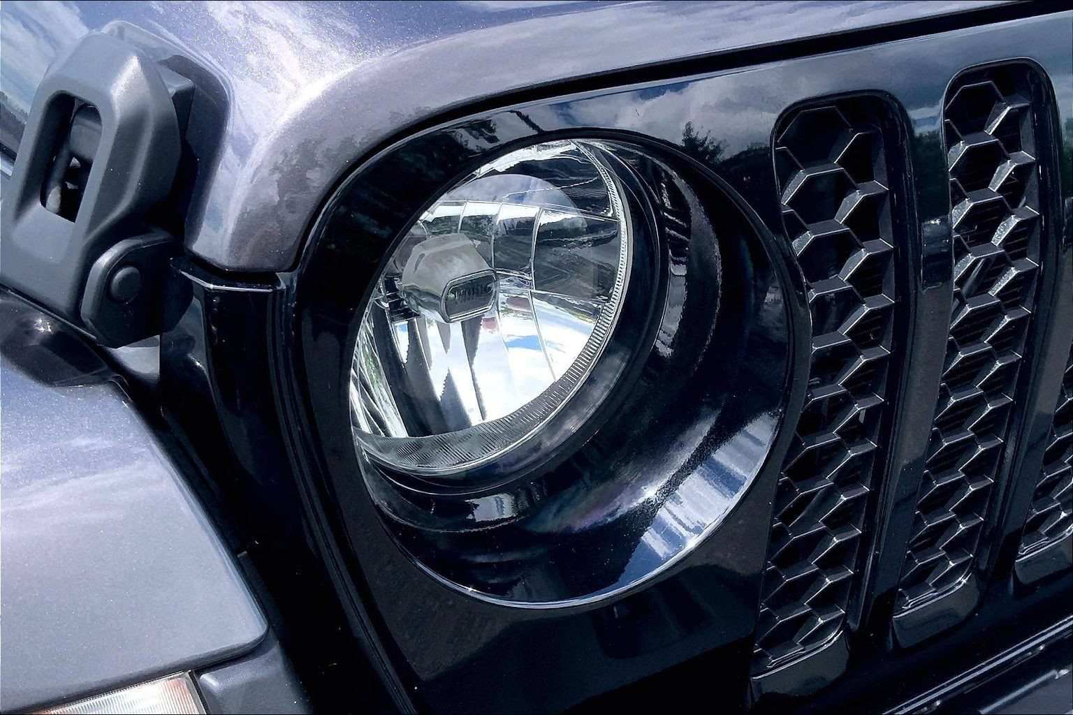 Certified 2023 Jeep Gladiator Sport AWD/4WD image 21