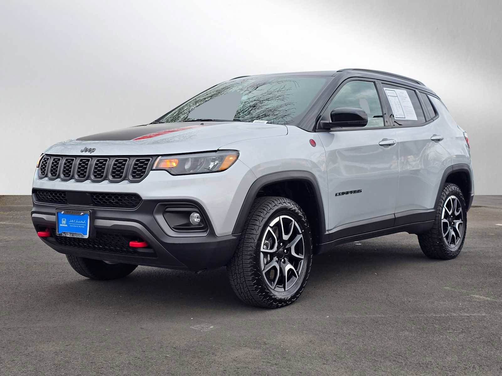 Used 2024 Jeep Compass Trailhawk image 7