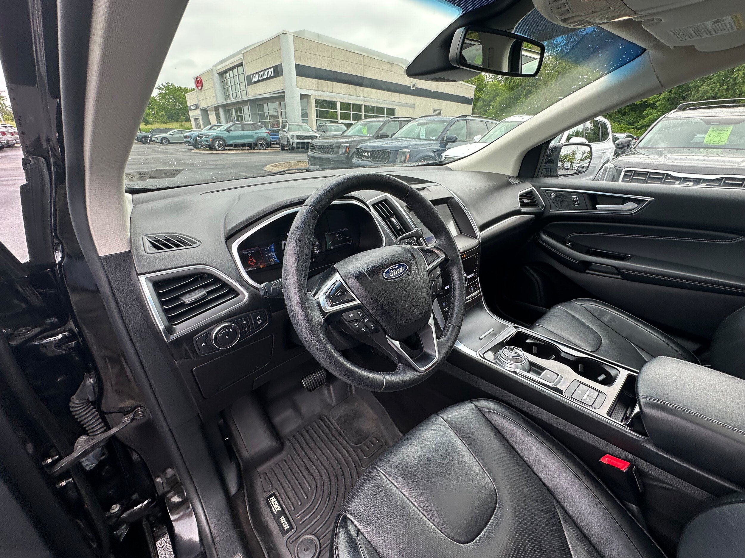 Used 2020 Ford Edge Titanium w/ Equipment Group 301A AWD/4WD image 28
