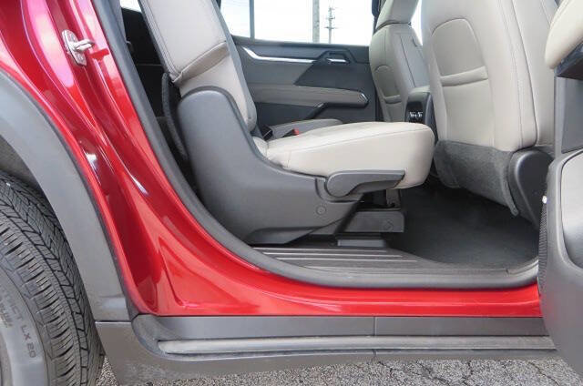 Used 2024 GMC Acadia Elevation image 17