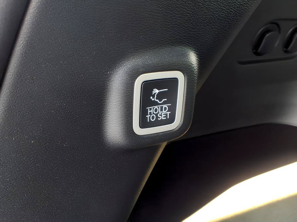 Used 2026 Jeep Cherokee Overland w/ Advanced Pro Tech Group AWD/4WD image 11
