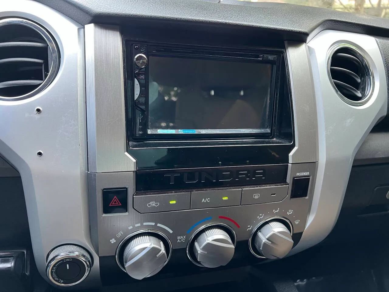 Used 2015 Toyota Tundra SR5 w/ SR5 Upgrade Package image 19