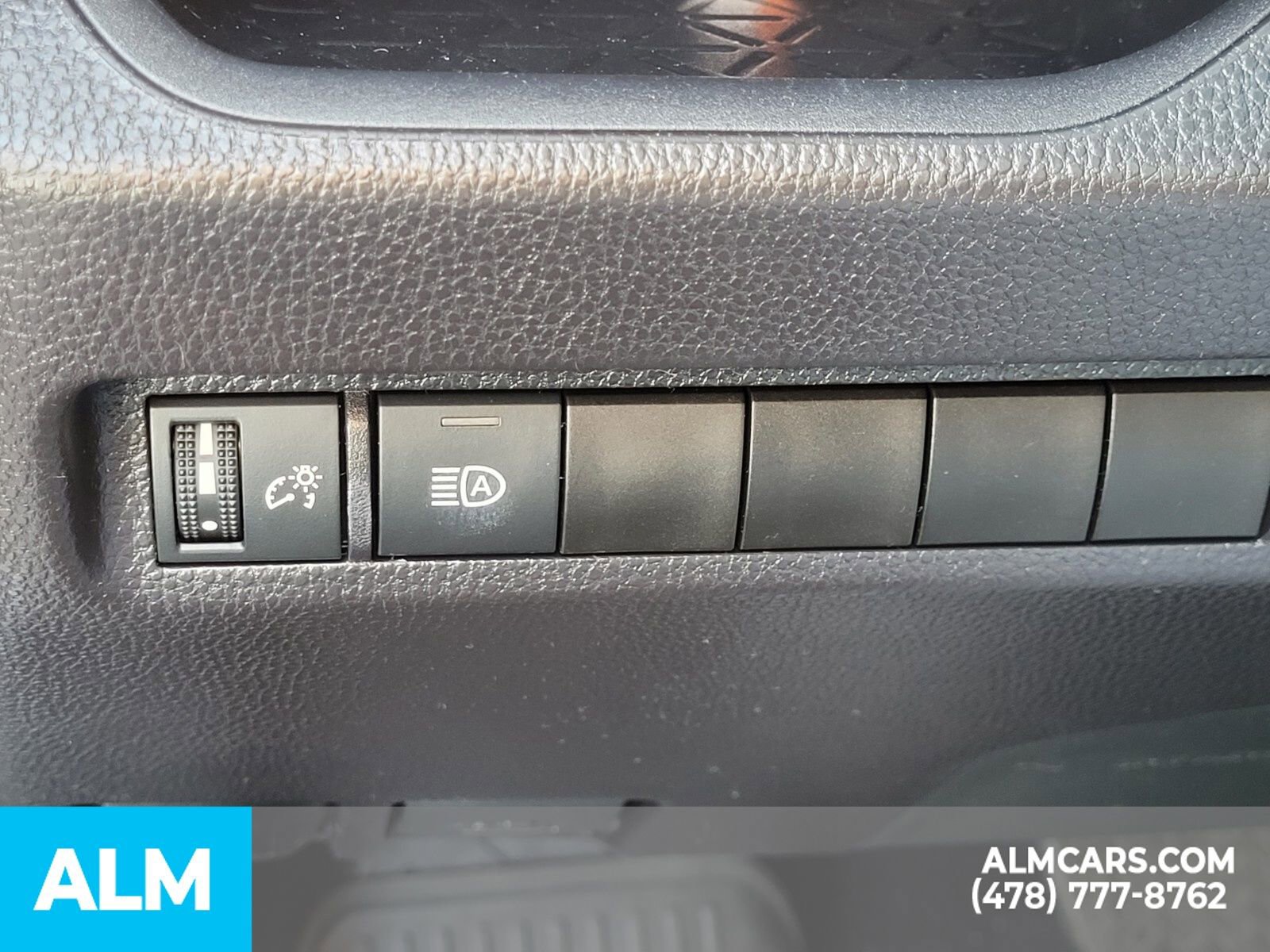 Used 2025 Toyota RAV4 XLE image 12