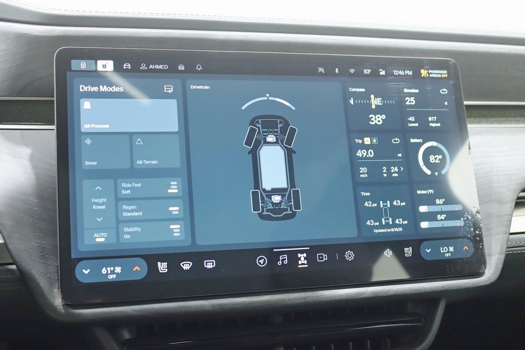 Used 2025 Rivian R1S Adventure image 18