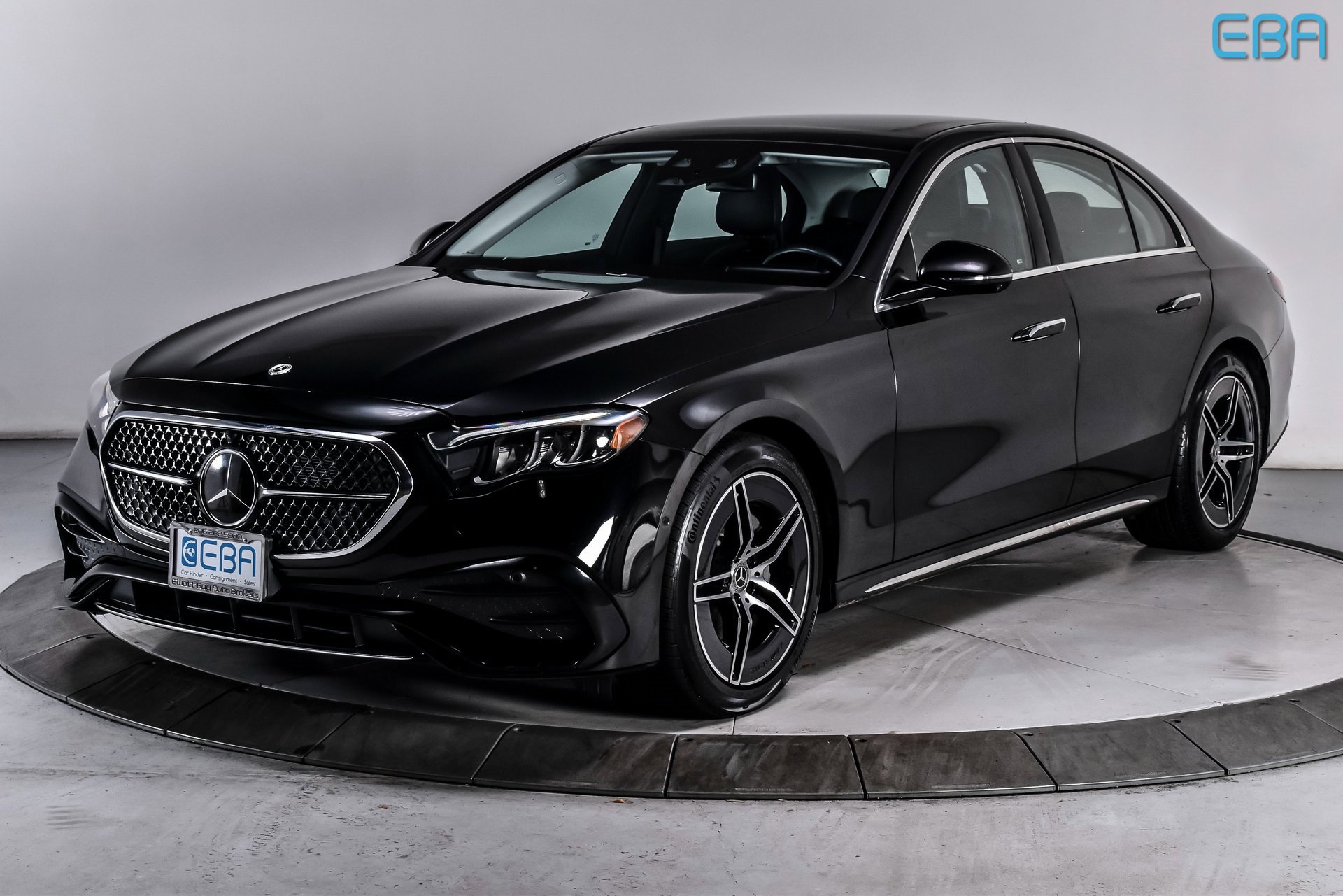 Used 2025 Mercedes-Benz E 350 4MATIC Sedan image 2