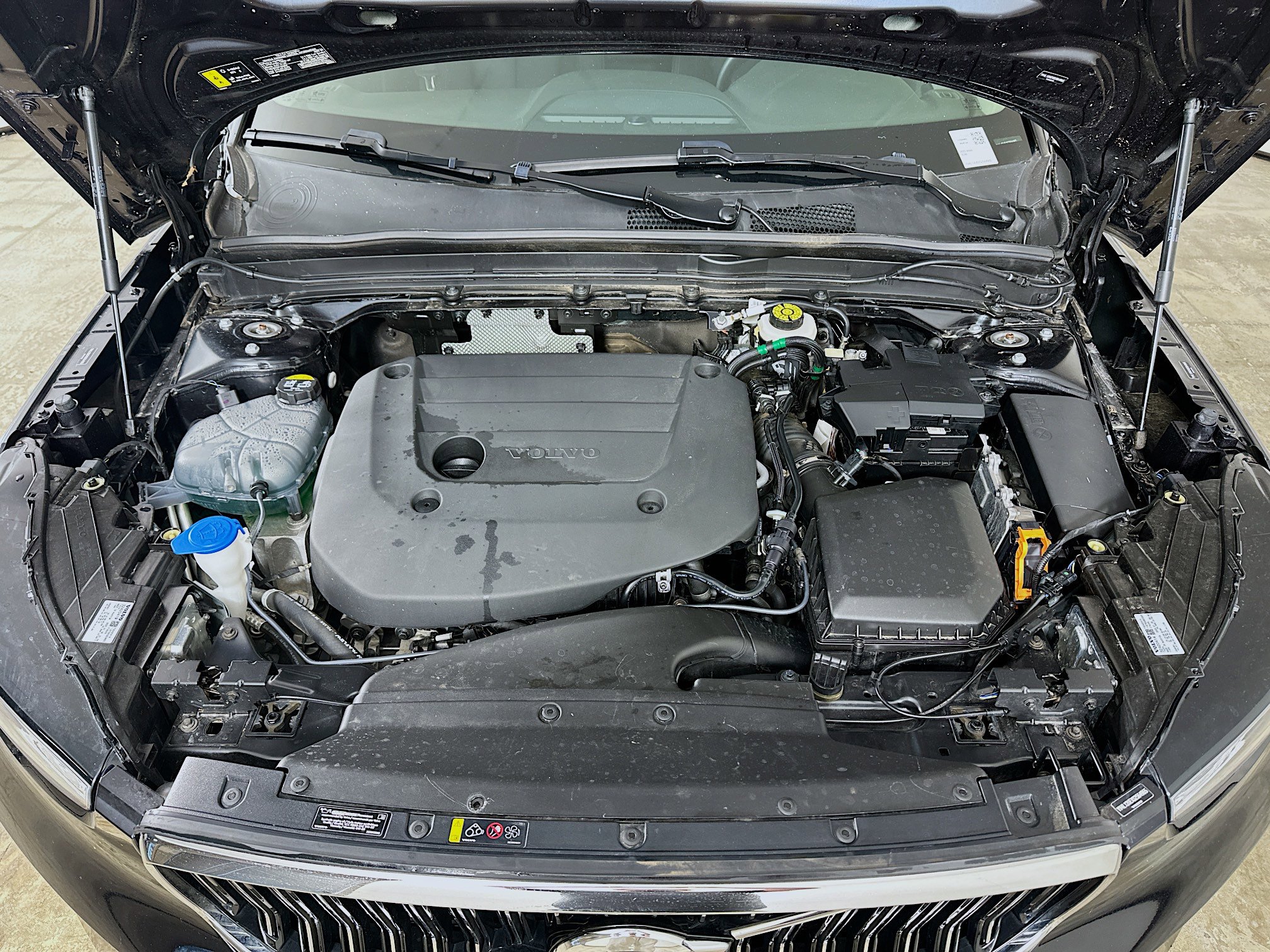 Used 2025 Volvo XC40 B5 Plus image 34
