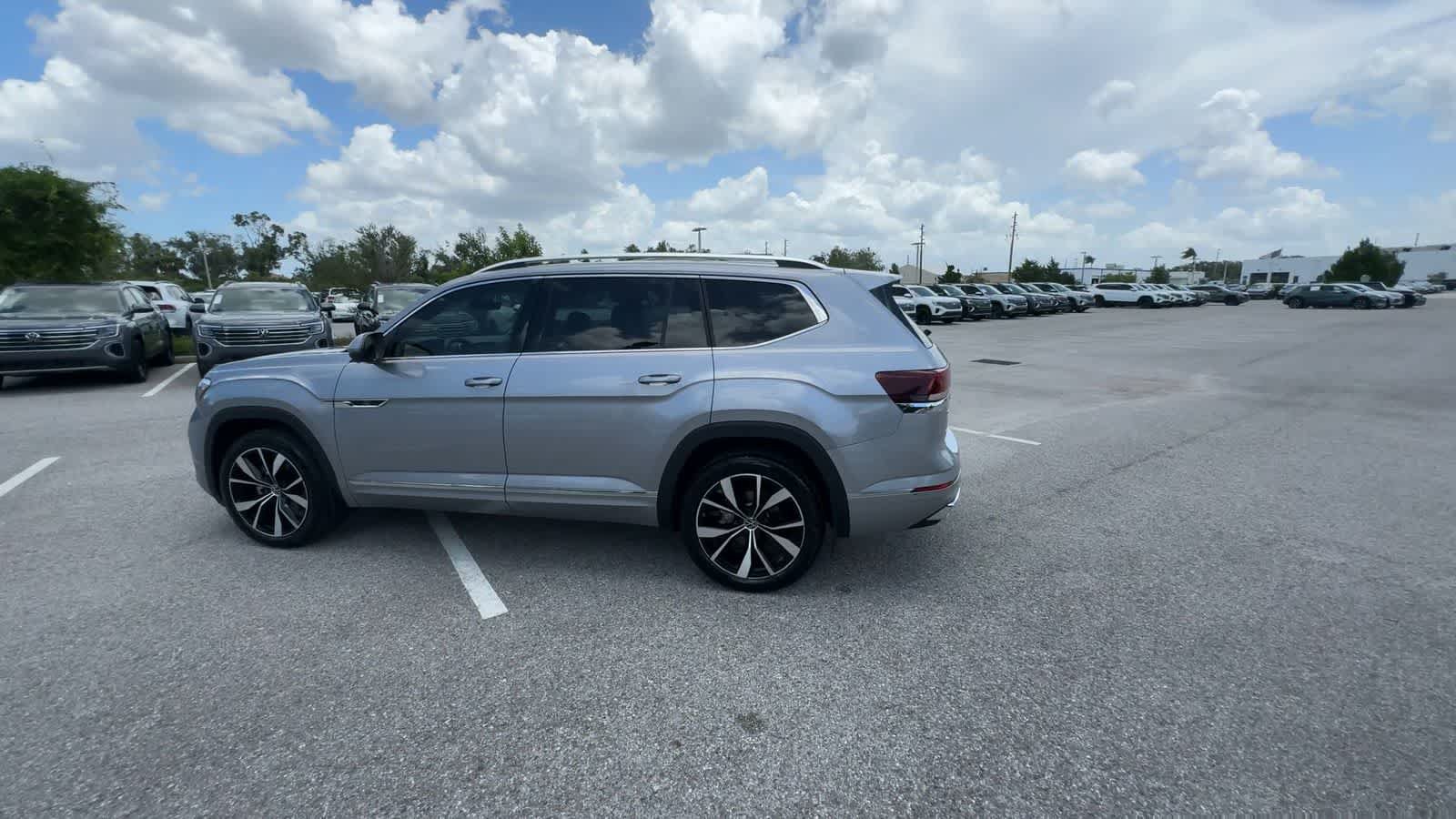 Used 2026 Volkswagen Atlas SEL Premium R-Line AWD/4WD image 5