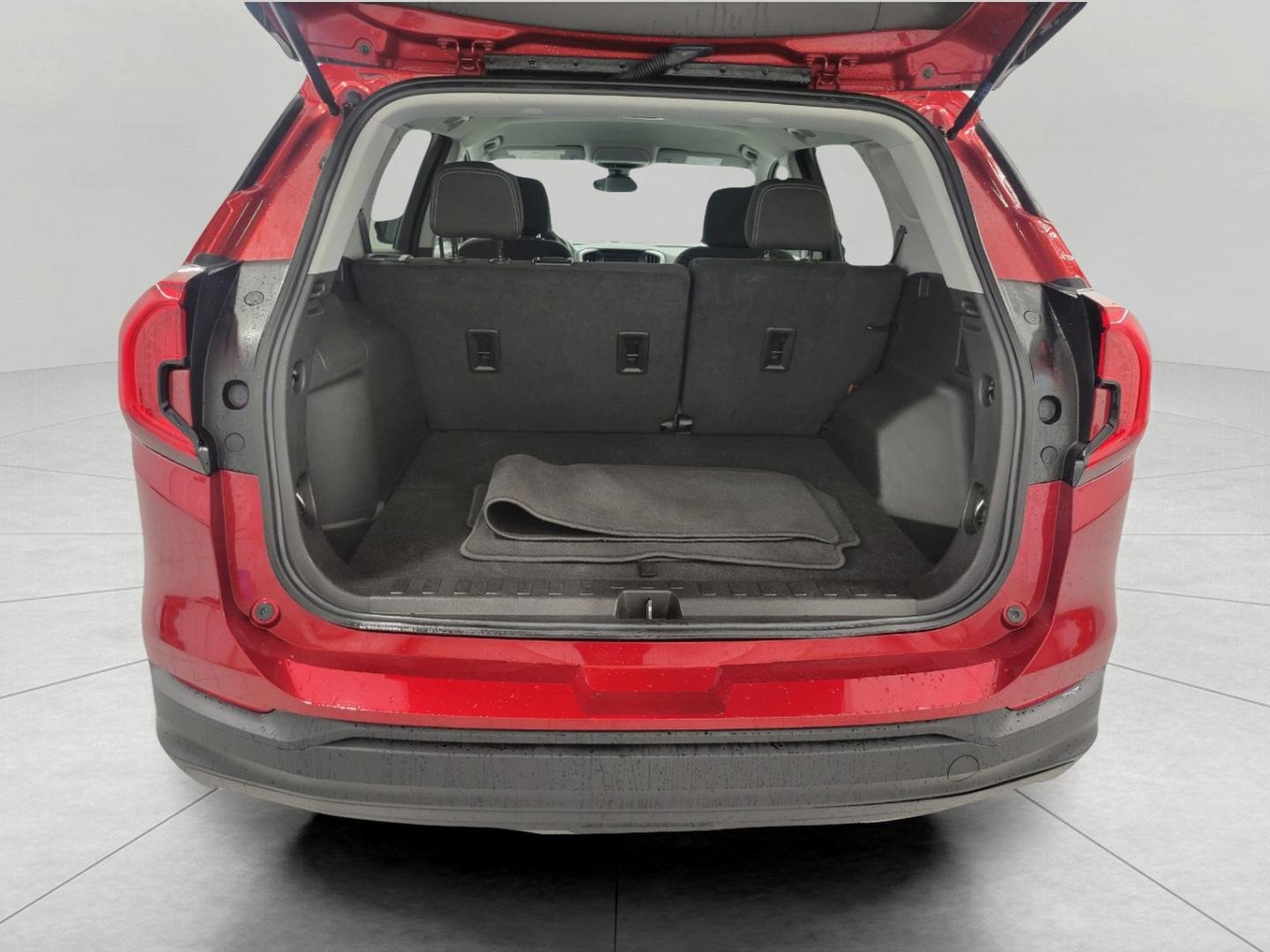 Used 2024 GMC Terrain SLE image 15