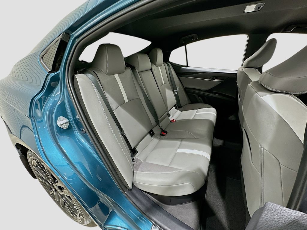 Used 2025 Toyota Camry SE w/ Convenience Package image 26