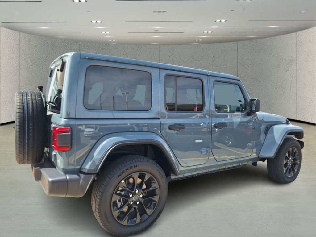 Used 2025 Jeep Wrangler Unlimited Sahara w/ Safety Group AWD/4WD image 5