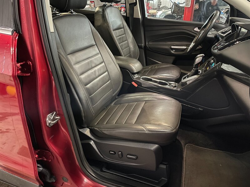Used 2015 Ford Escape Titanium w/ Equipment Group 301A AWD/4WD image 20