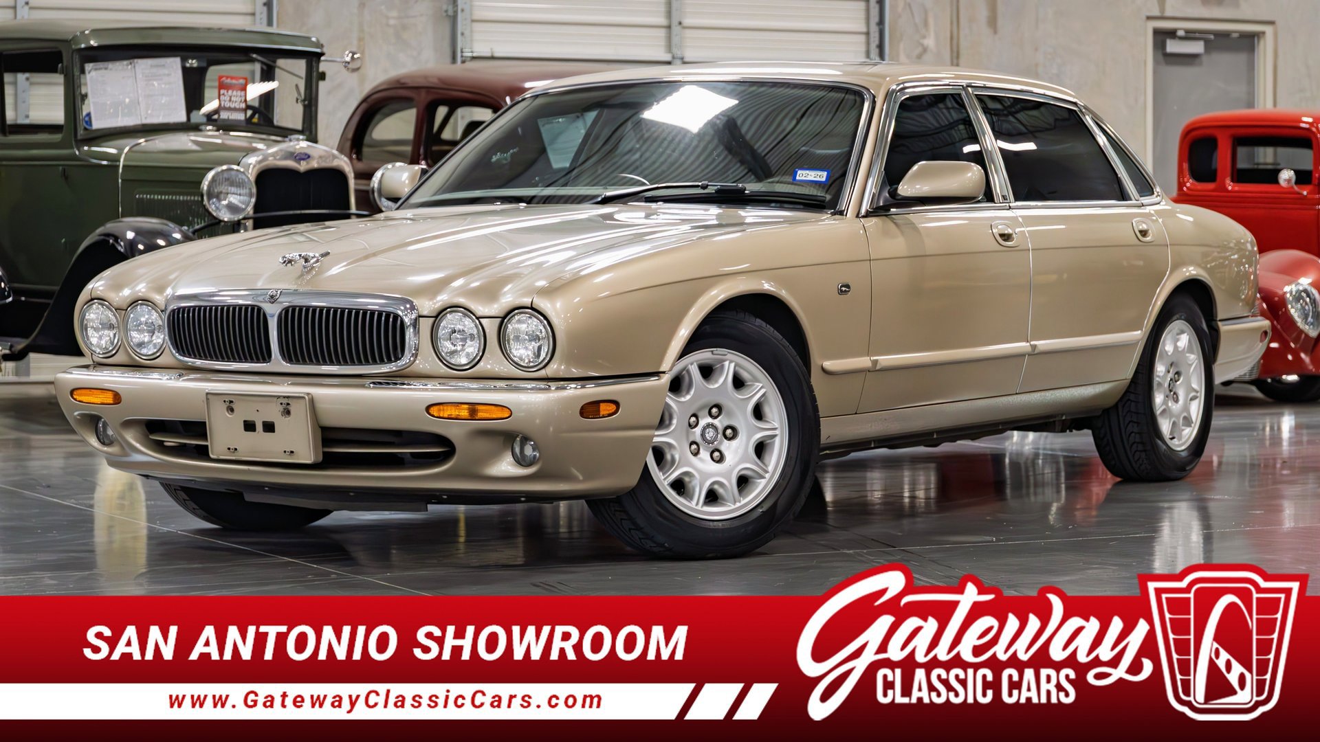 Used 2001 Jaguar XJ8 image 3