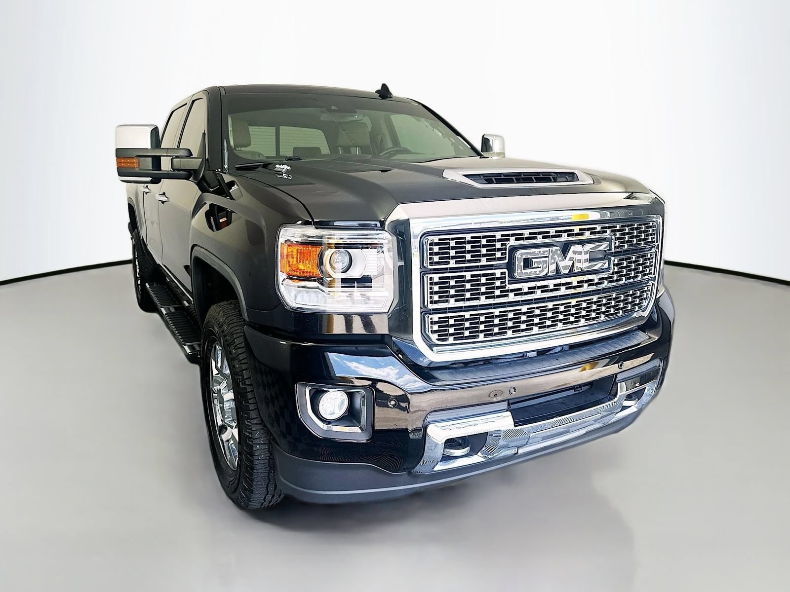 Used 2019 GMC Sierra 2500 Denali w/ Duramax Plus Package AWD/4WD video 1