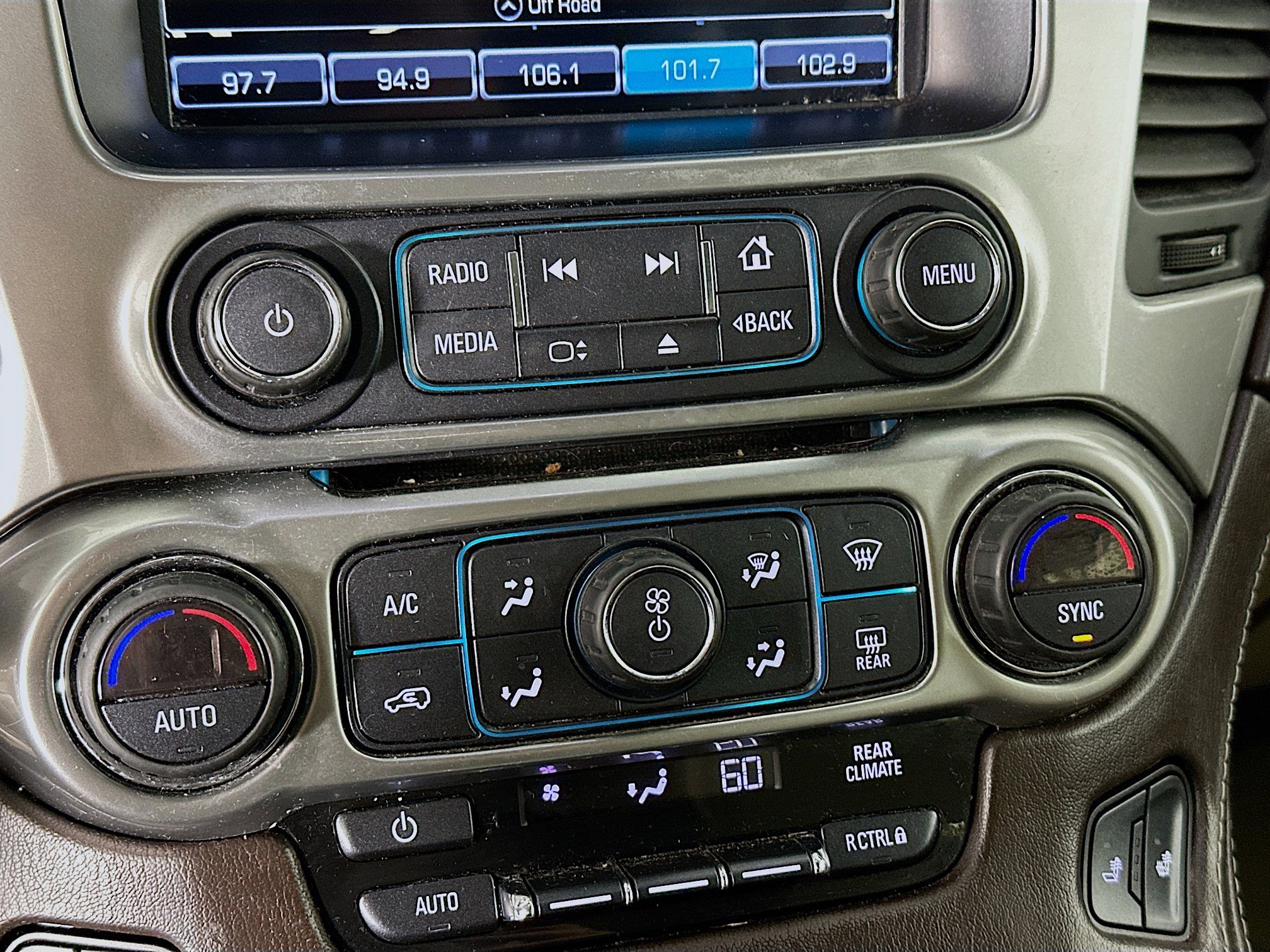 Used 2018 Chevrolet Suburban LT image 23