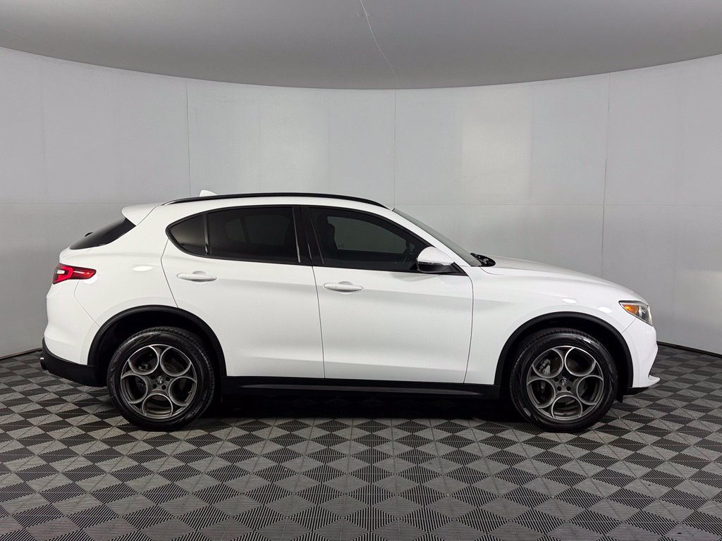 Used 2022 Alfa Romeo Stelvio Sprint RWD image 5