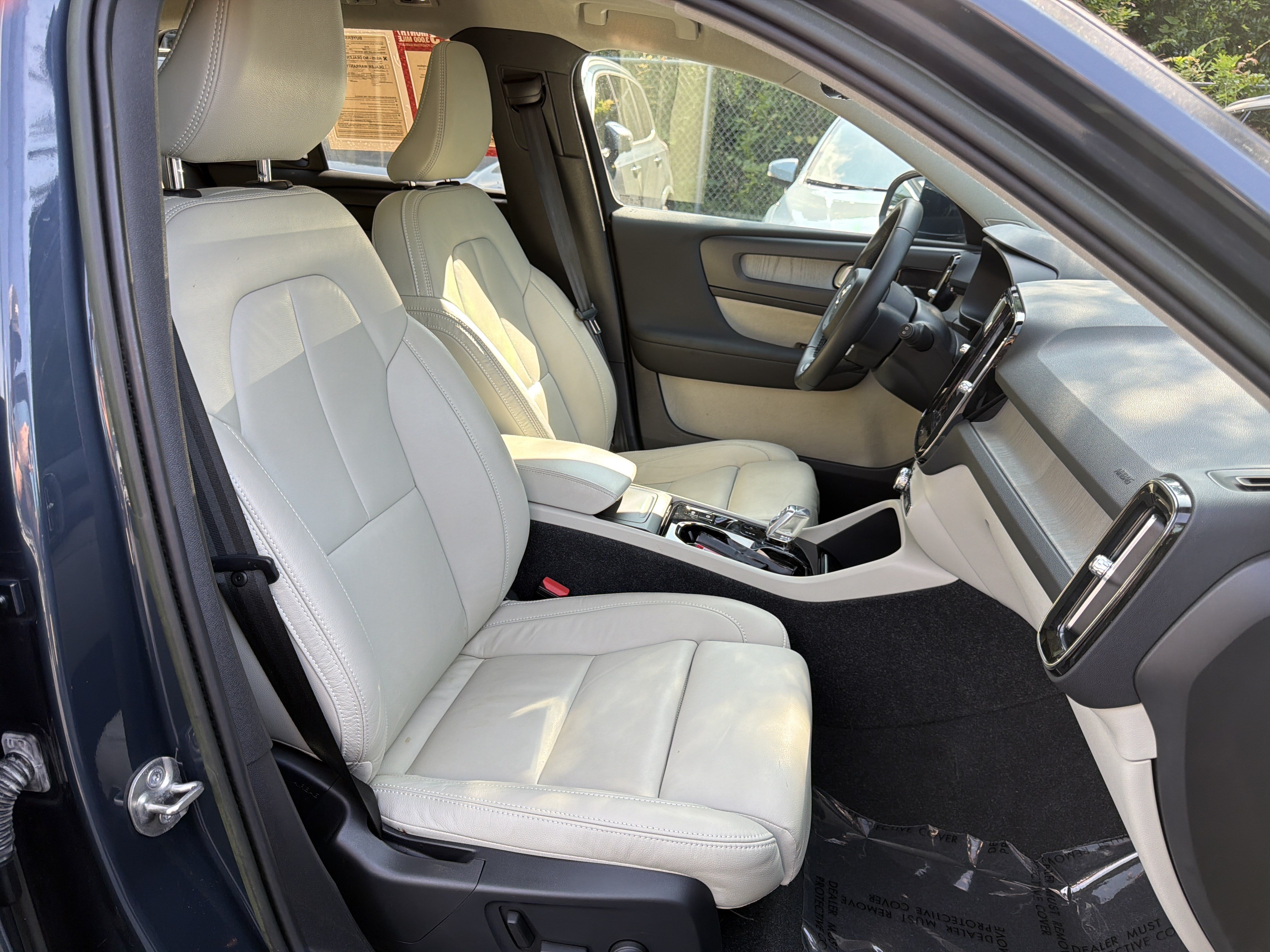 Certified 2022 Volvo XC40 T5 Inscription w/ Advanced Package AWD/4WD image 35