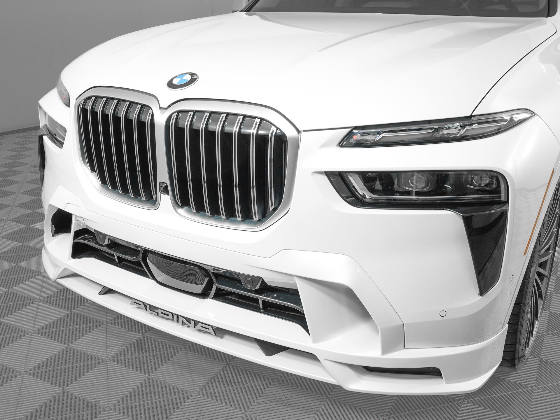 Used 2025 BMW ALPINA XB7 image 31