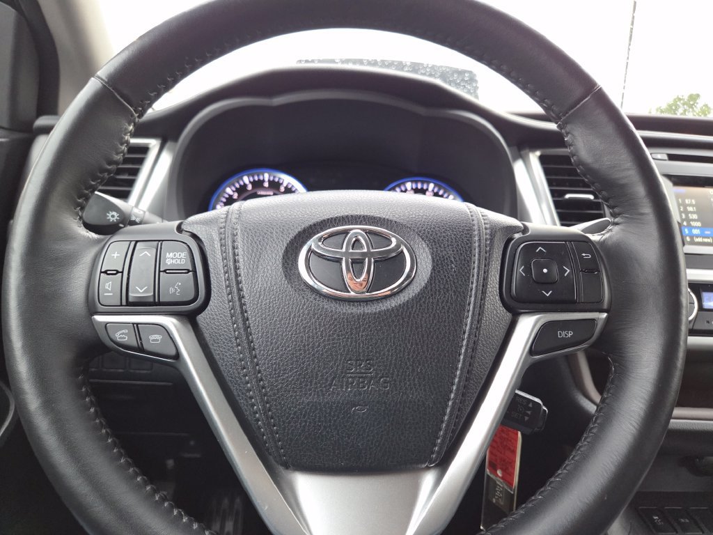 Used 2015 Toyota Highlander Plus FWD image 33