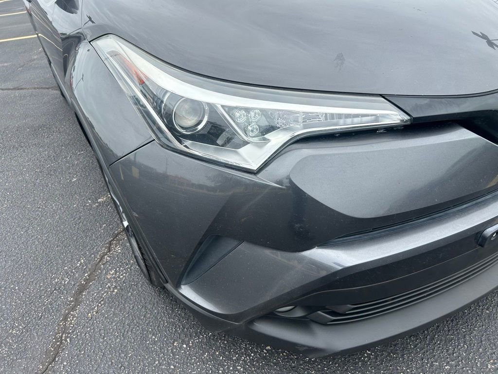 Used 2018 Toyota C-HR XLE FWD image 3