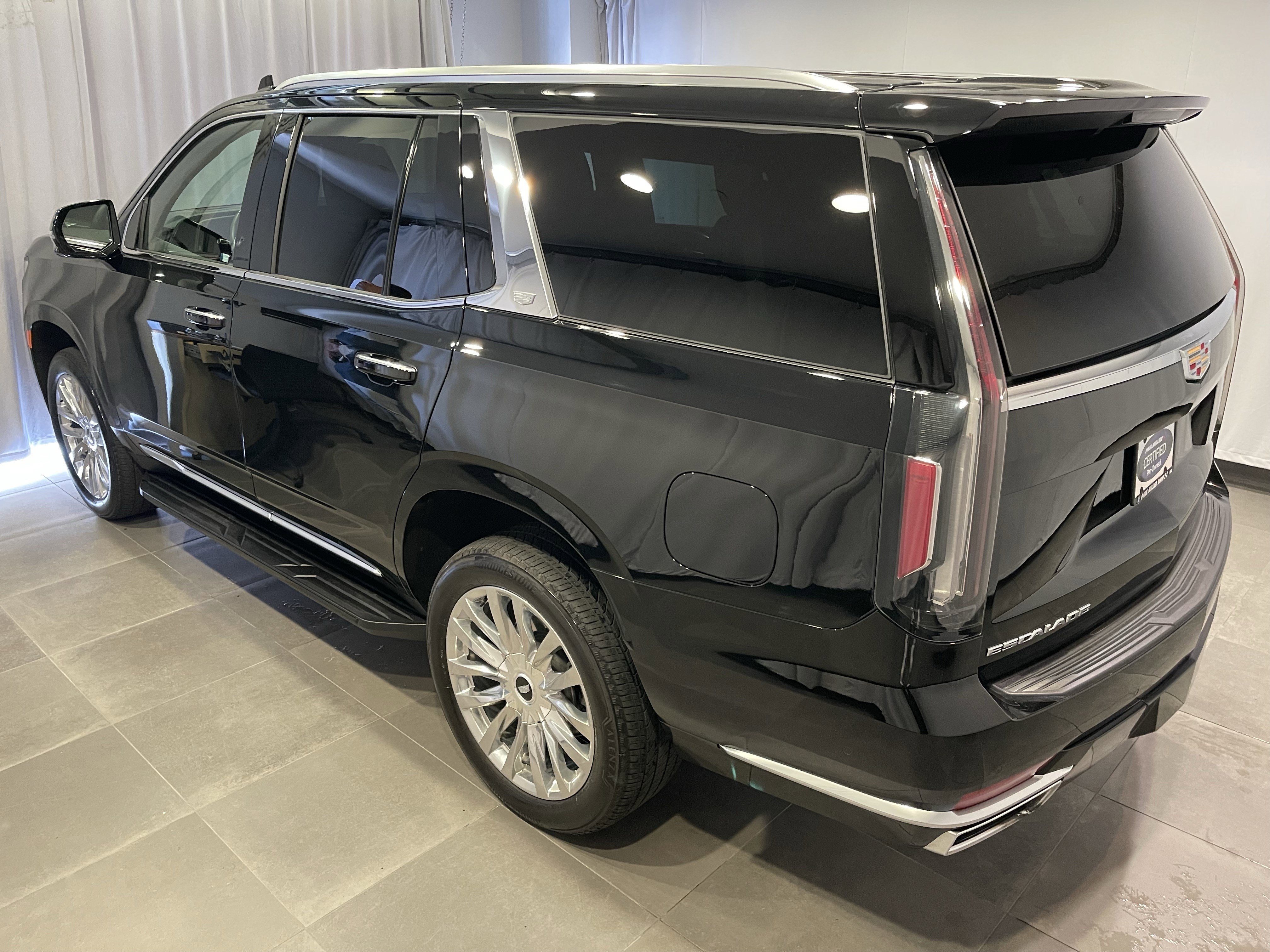 Used 2024 Cadillac Escalade Premium Luxury w/ LPO, Floor Liner Package AWD/4WD image 4