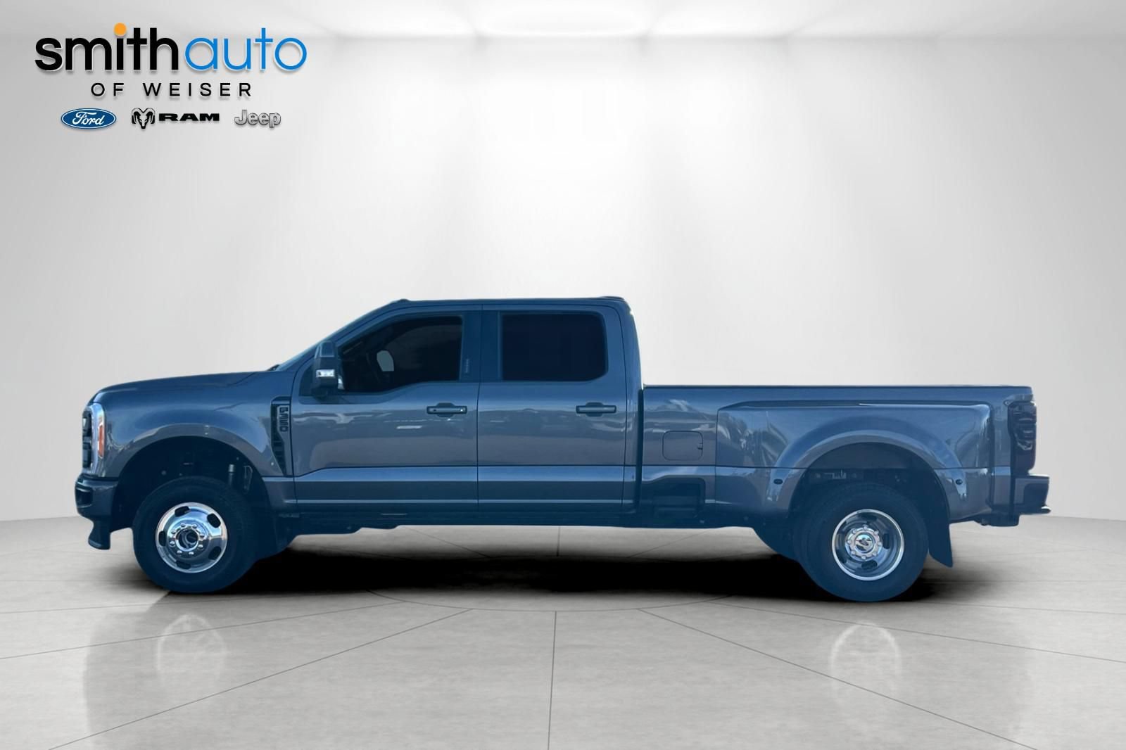 Used 2023 Ford F350 Platinum AWD/4WD image 8