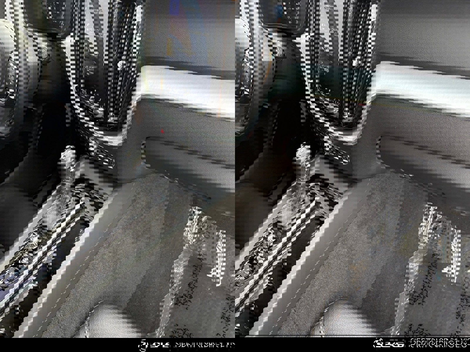 Used 2018 Volvo XC60 T5 Momentum w/ Convenience Package image 29