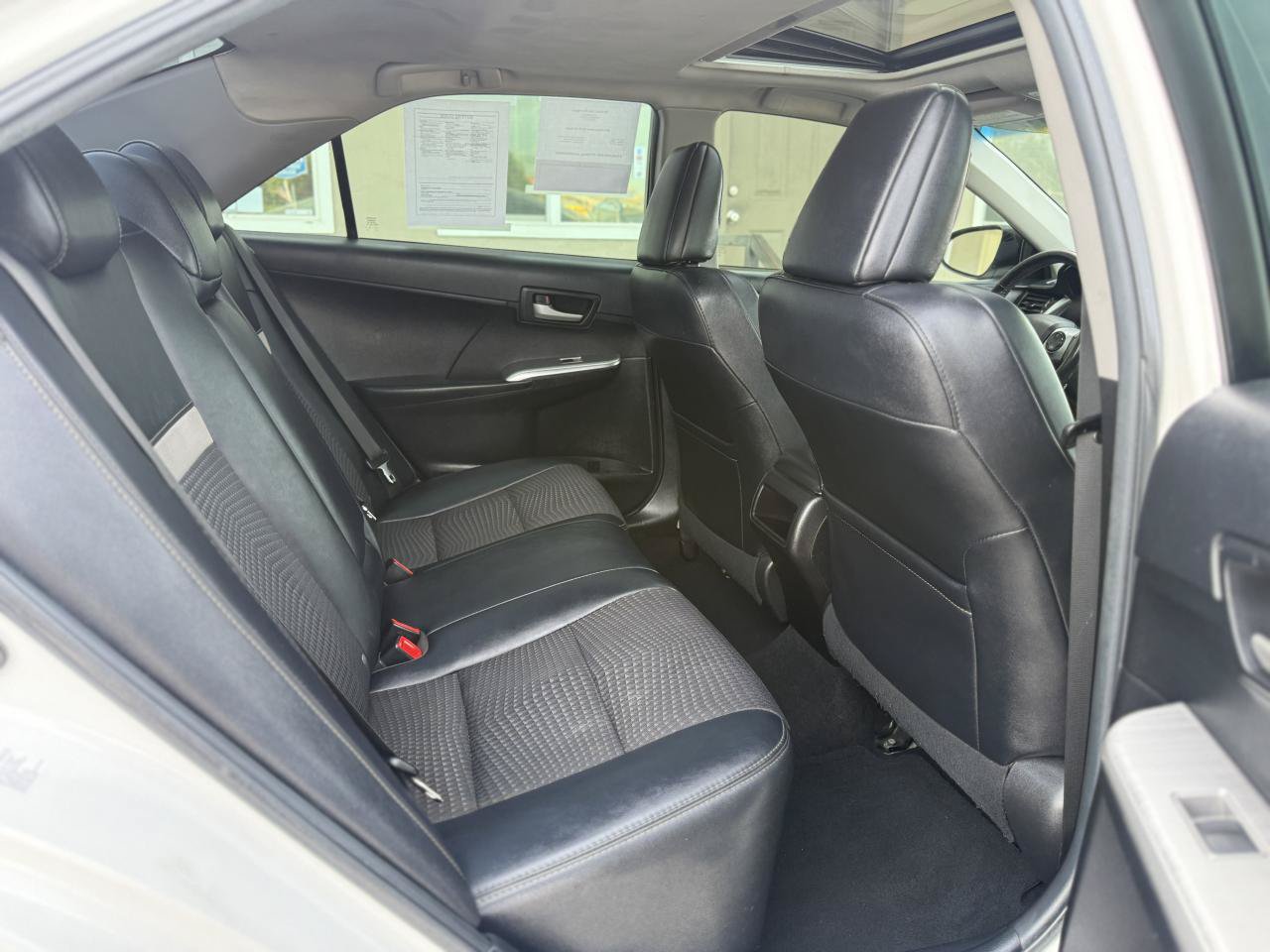 Used 2014 Toyota Camry SE w/ Moonroof Package FWD image 17