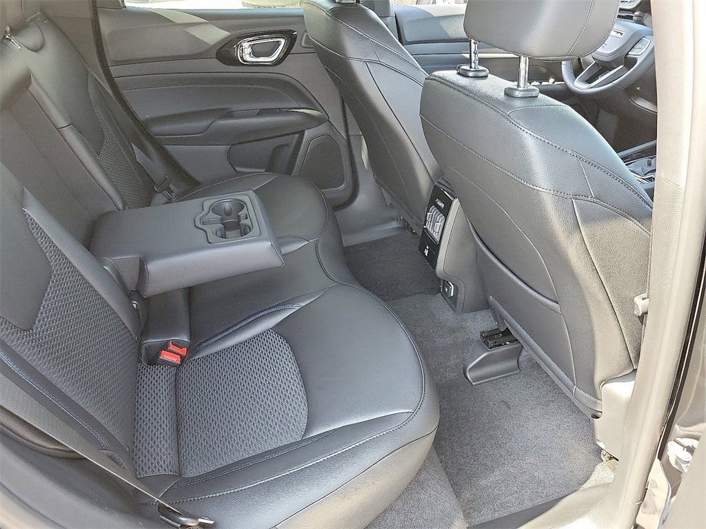 New 2026 Jeep Compass Latitude w/ Sun and Sound Group image 17