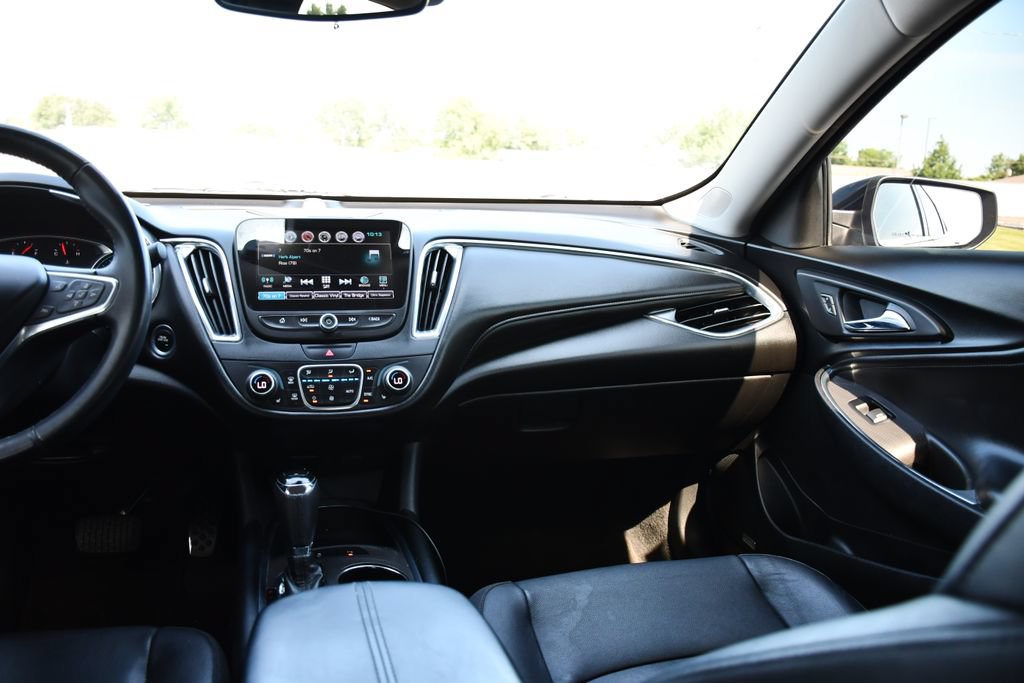 Used 2018 Chevrolet Malibu Hybrid w/ Leather Package FWD image 22