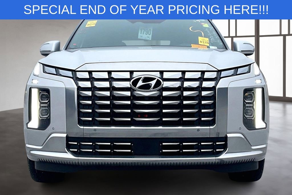 Used 2024 Hyundai Palisade Calligraphy image 2