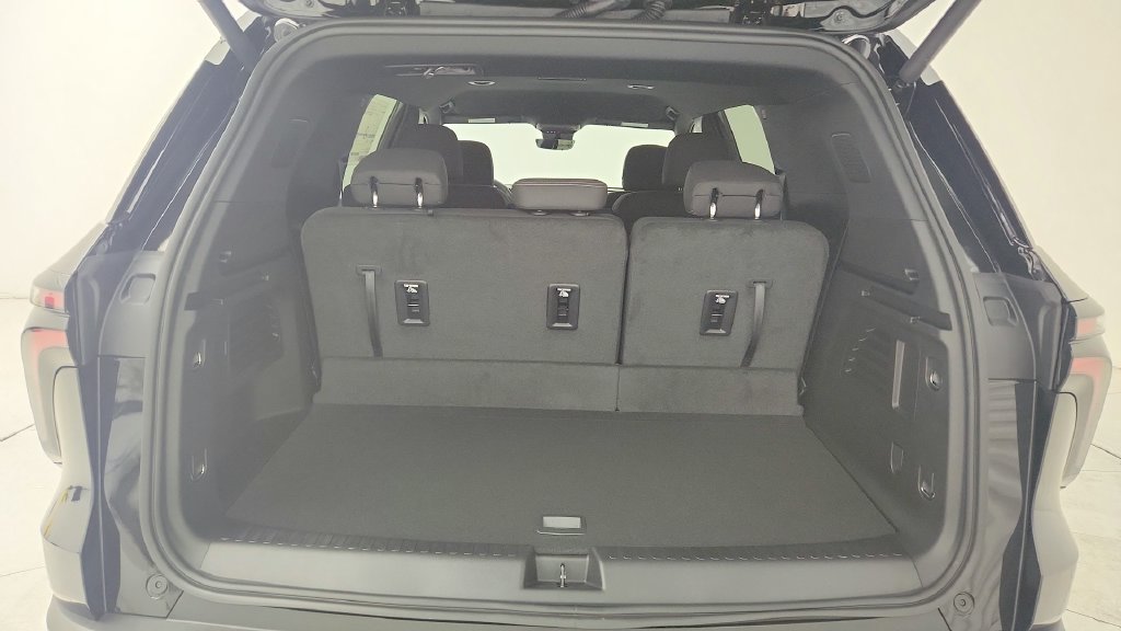 New 2027 Chevrolet Traverse LT w/ Driver Confidence Package FWD image 27