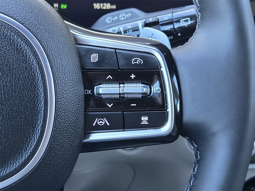 Used 2025 Kia Sorento SX Prestige image 25