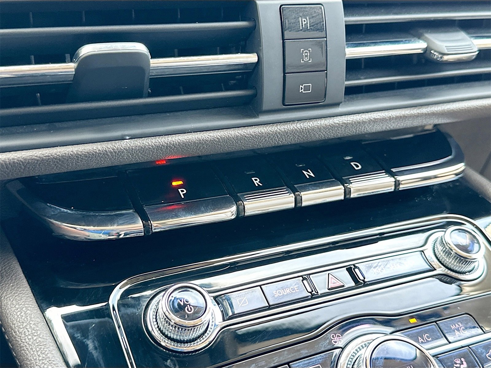 Used 2021 Lincoln Corsair Standard image 16