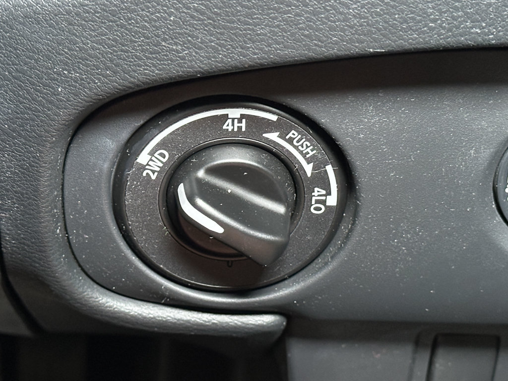 Used 2024 Nissan Frontier SV AWD/4WD image 28