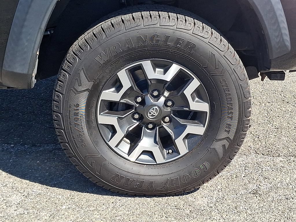 Used 2019 Toyota Tacoma TRD Off-Road AWD/4WD image 11