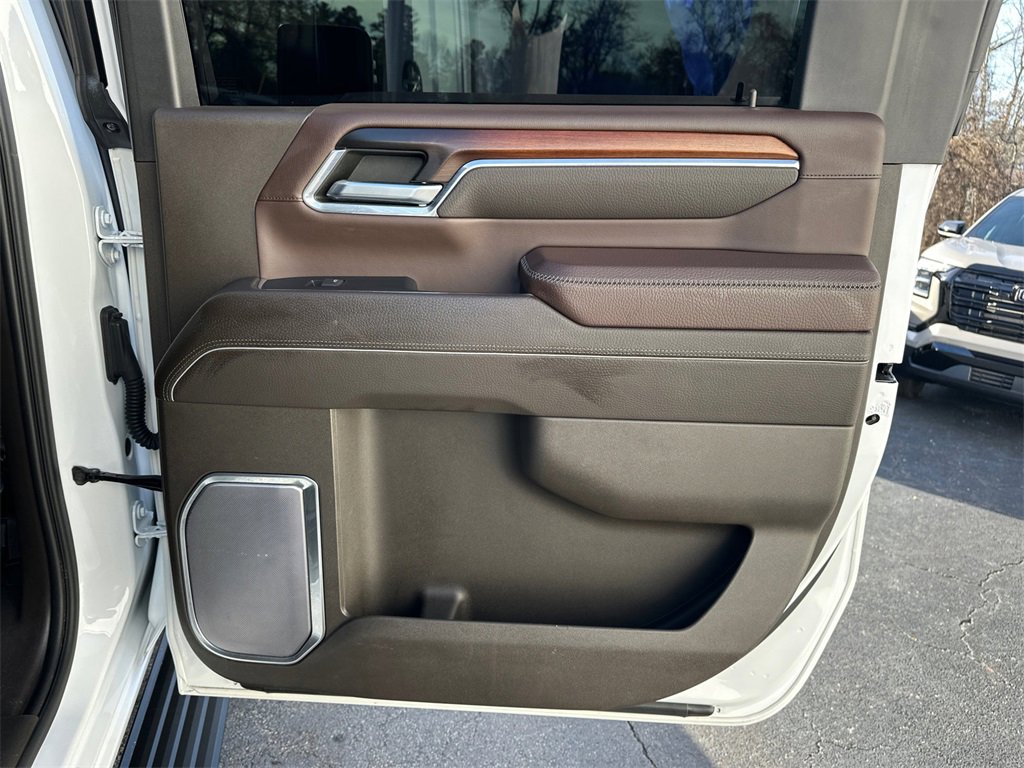 Used 2024 GMC Sierra 3500 Denali w/ Denali Reserve Package image 17