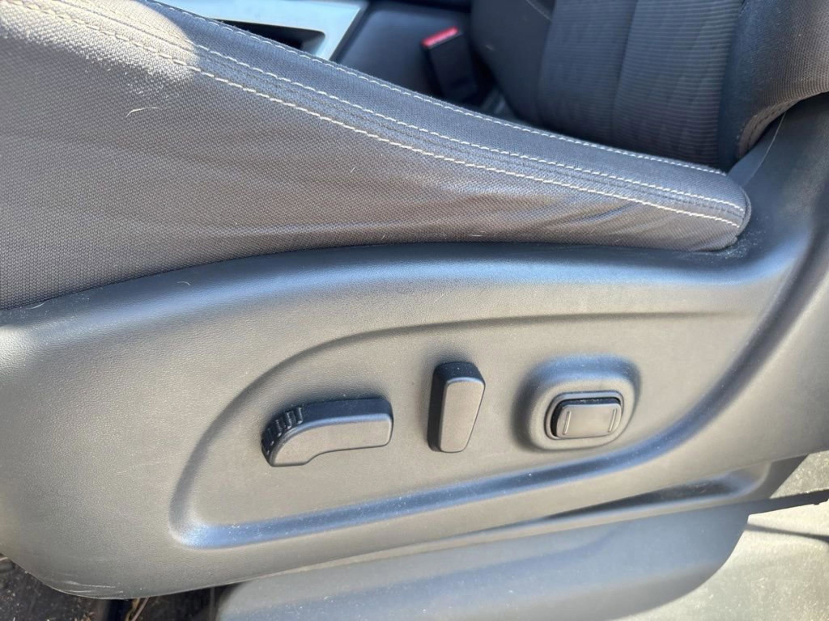 Used 2020 Nissan Titan SV w/ SV Convenience Package image 27