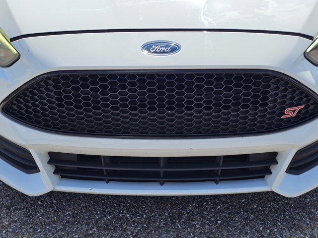 Used 2017 Ford Focus ST FWD image 3
