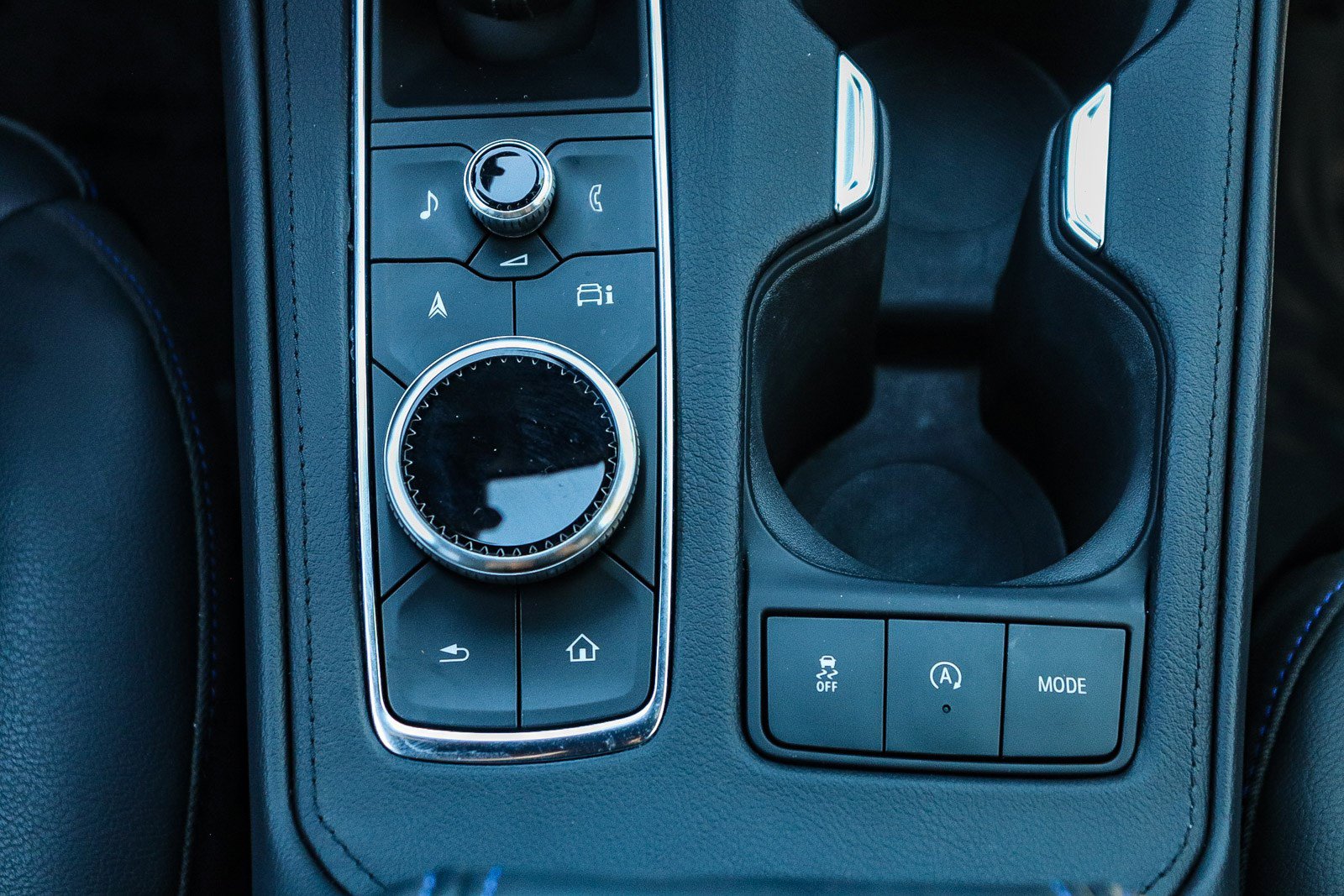 Used 2024 Cadillac XT4 Sport w/ Cold Weather Package image 19