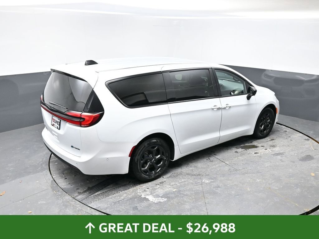 Used 2024 Chrysler Pacifica Select image 41