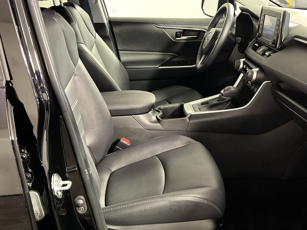 Used 2022 Toyota RAV4 XLE Premium AWD/4WD image 29