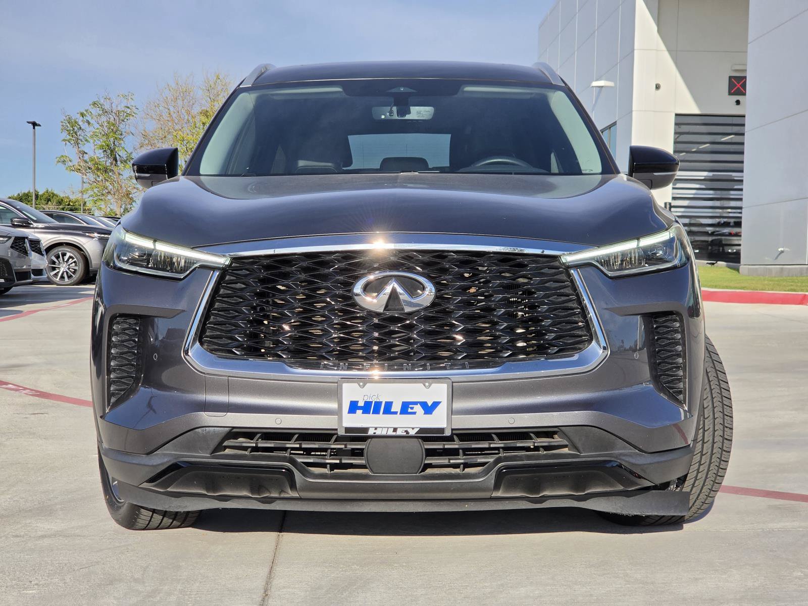 Used 2023 INFINITI QX60 Luxe w/ Cargo Package AWD/4WD image 2