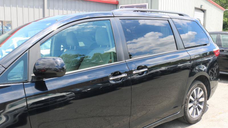 Used 2020 Toyota Sienna XLE AWD/4WD image 4