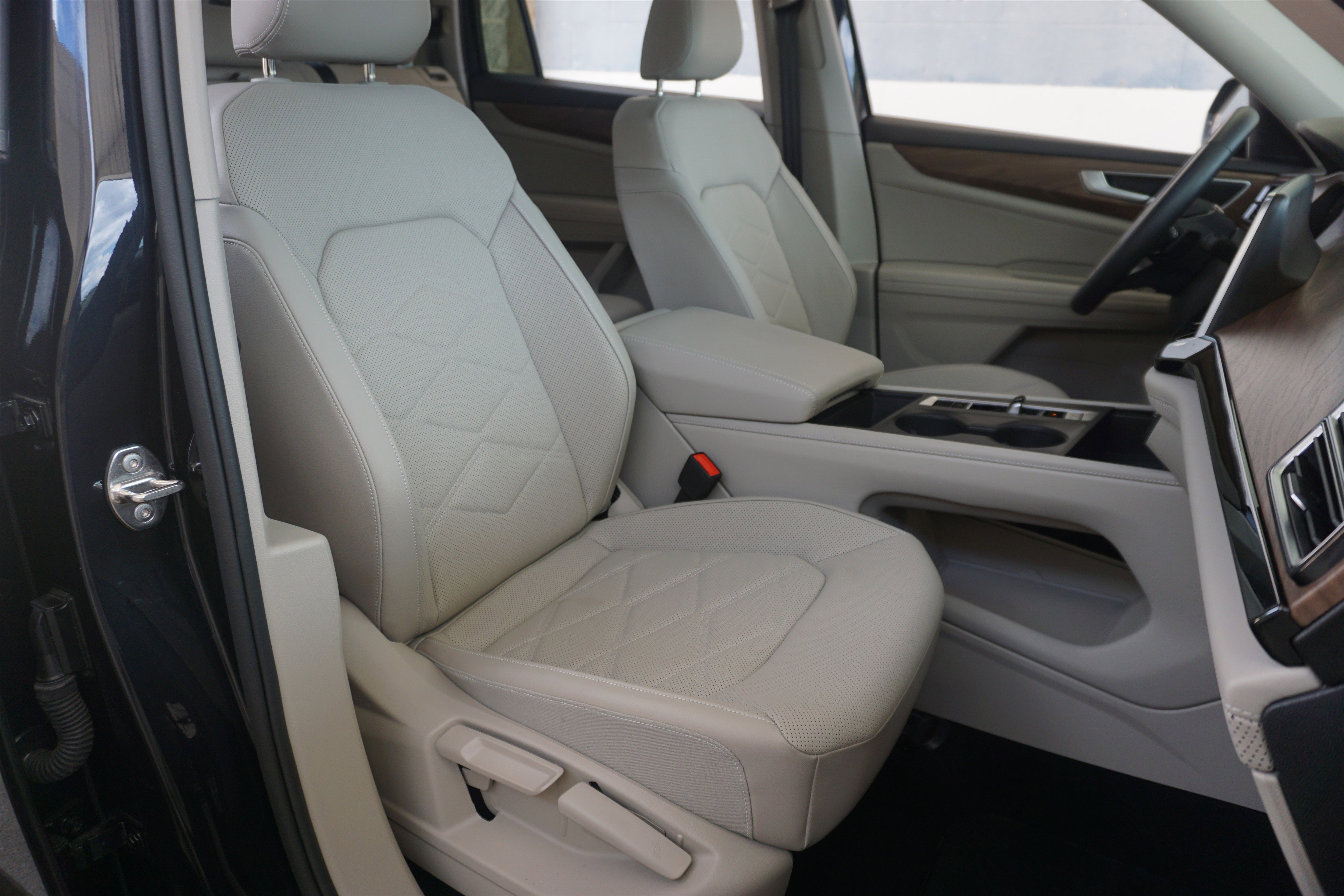 Used 2025 Volkswagen Atlas SE image 22