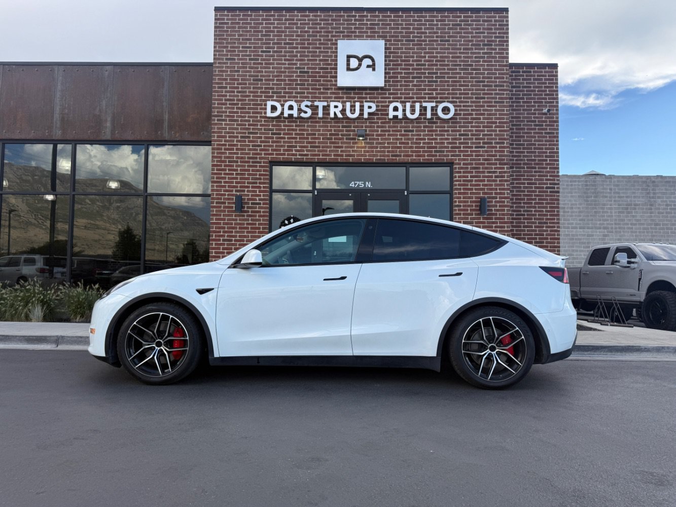 Used 2022 Tesla Model Y Performance AWD/4WD image 2