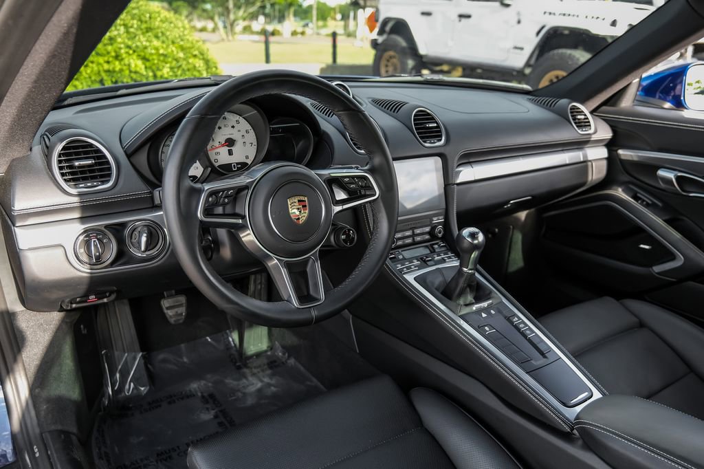 Used 2025 Porsche 718 Cayman RWD image 11
