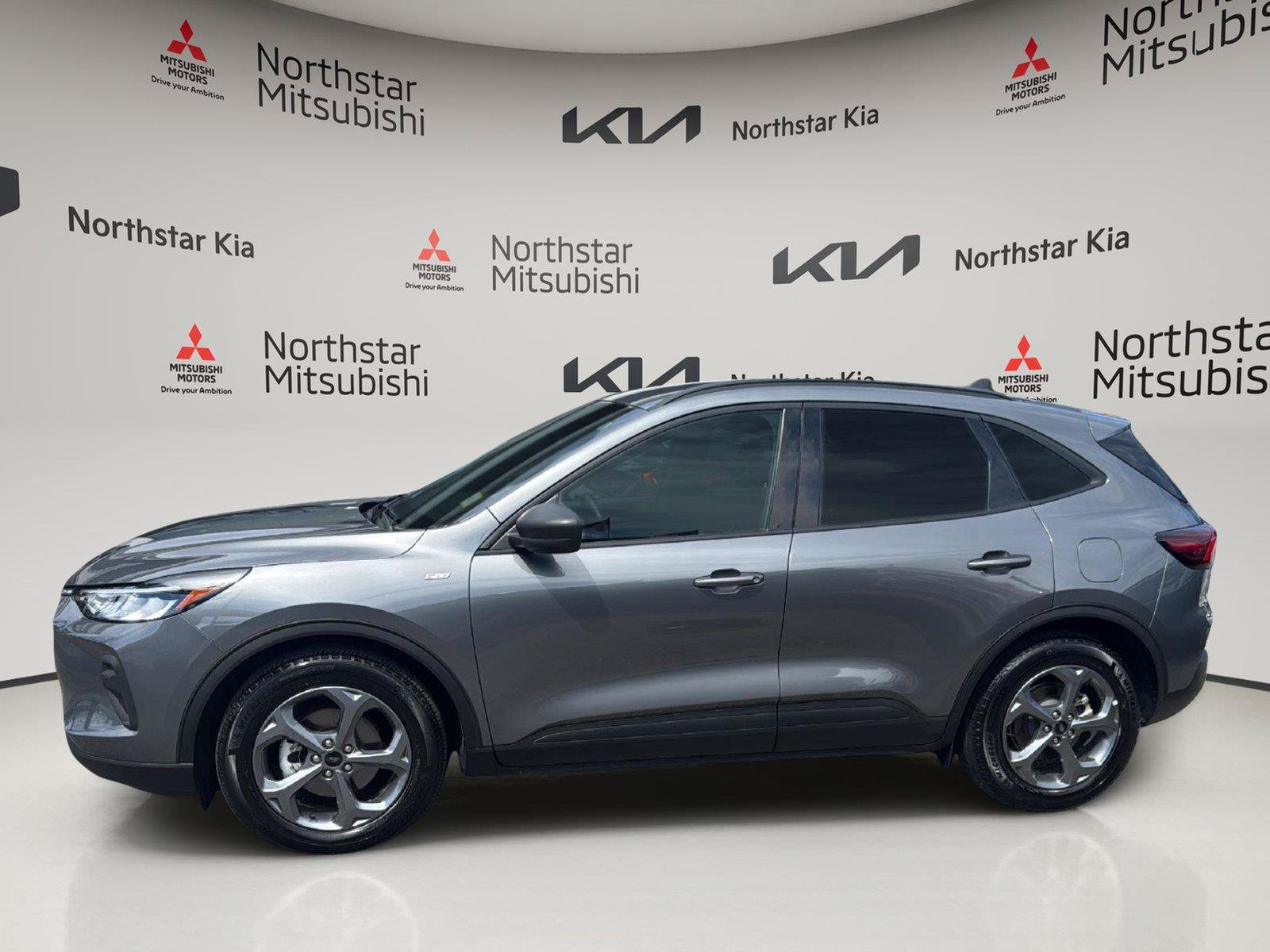 Used 2025 Ford Escape ST-Line FWD image 3