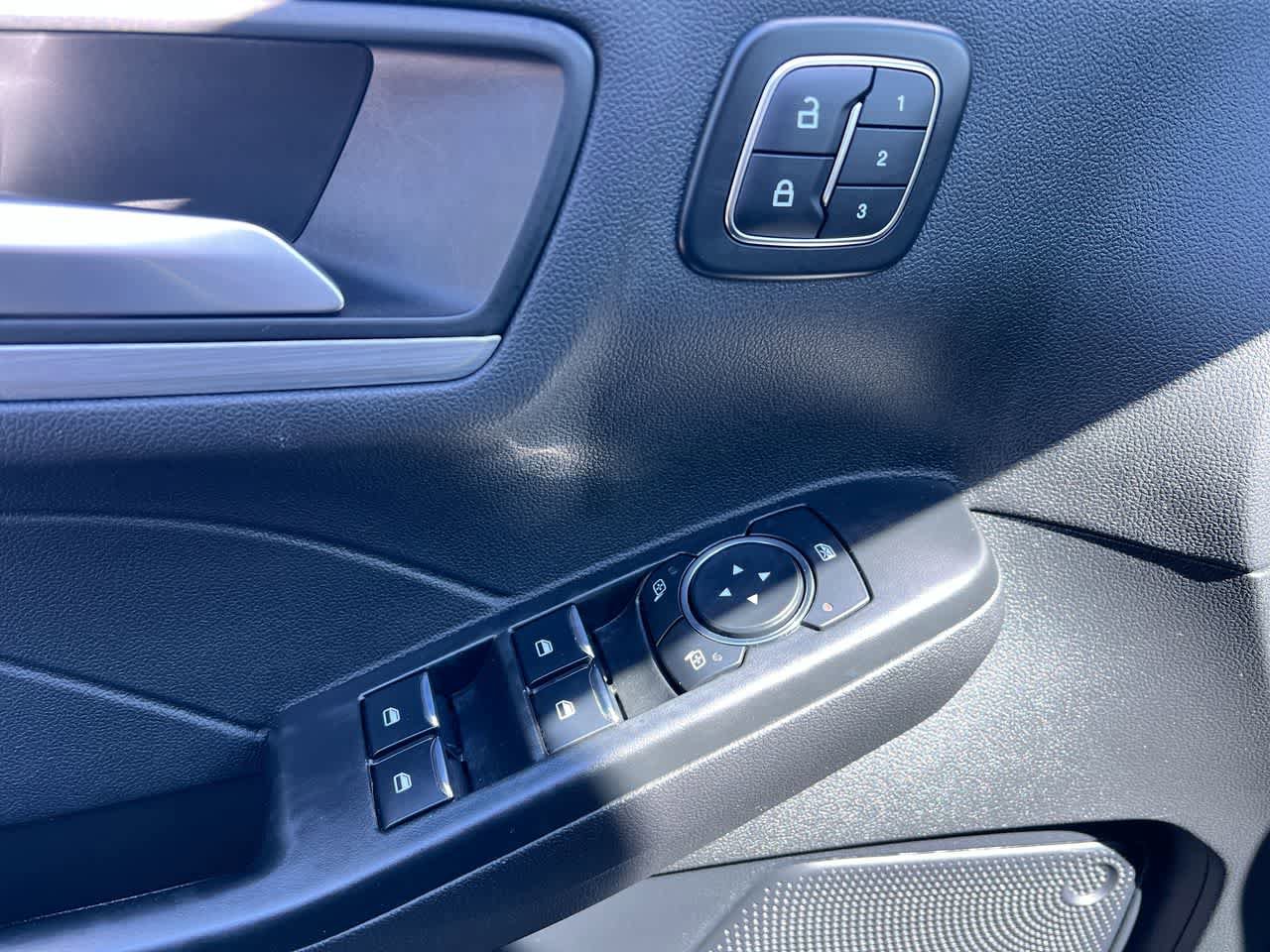 Used 2025 Ford Escape Platinum AWD/4WD image 13