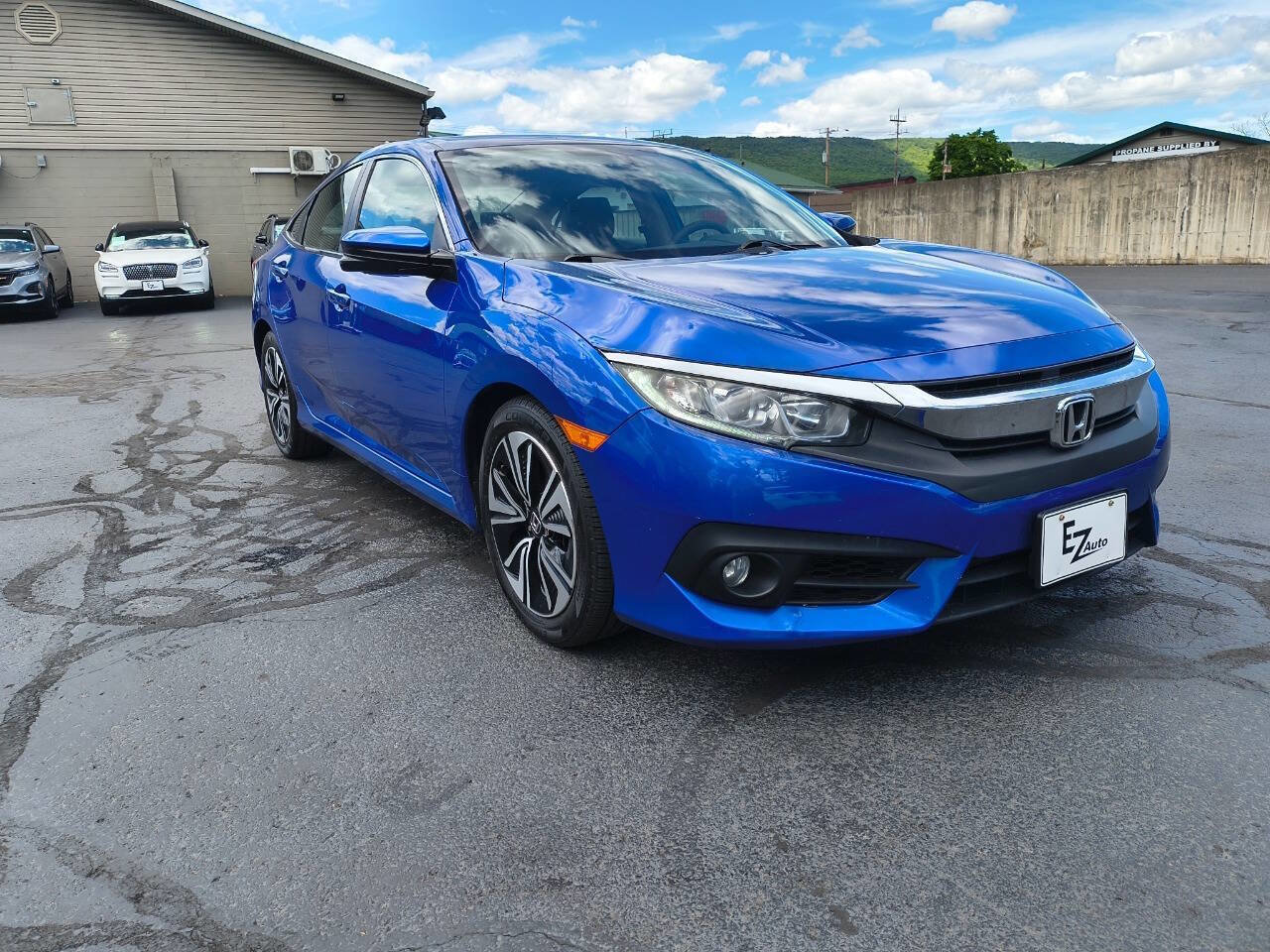 Used 2017 Honda Civic EX-T image 2