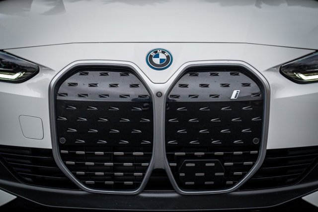 Used 2023 BMW i4 eDrive35 image 19